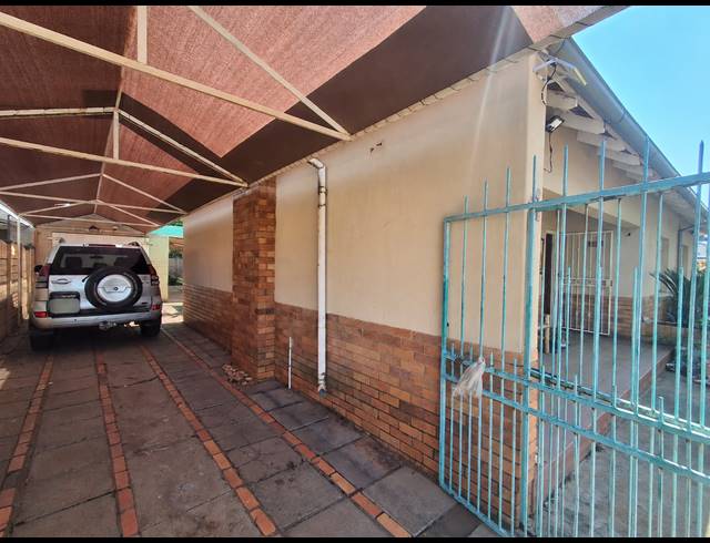 3 BEDROOM FREESTANDING FOR SALE IN STILFONTEIN EXT 4